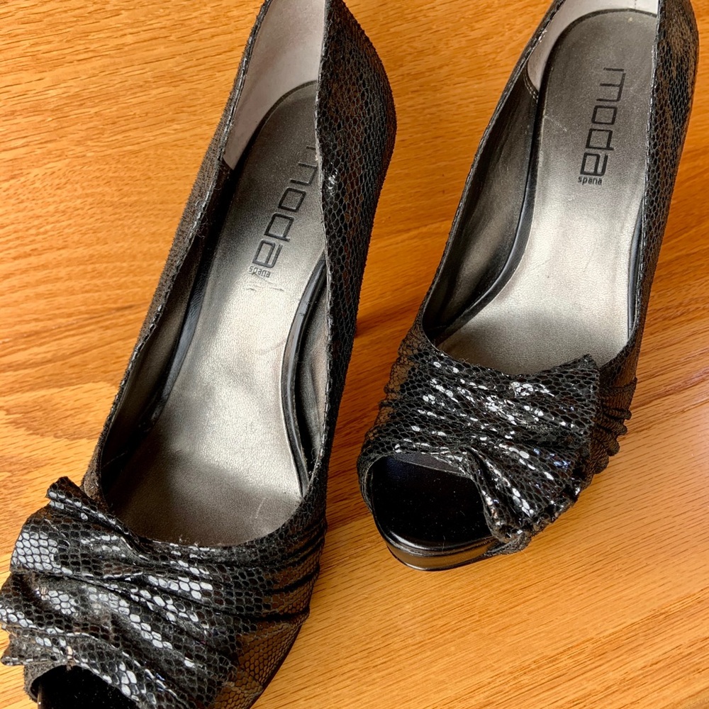 Open Toe Pumps - Picture 2 of 6